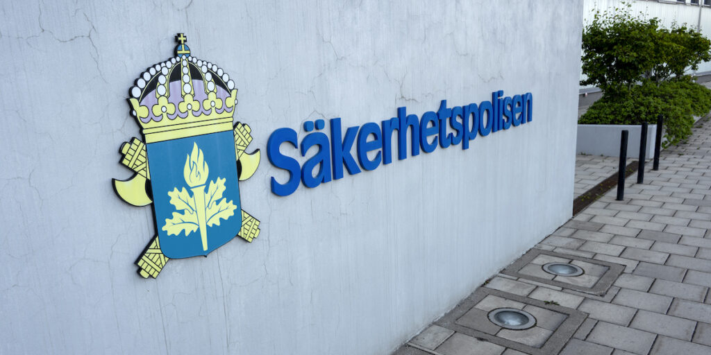 Skylt vid Säkerhetspolisens huvudkontor i Solna. Händelsen anmäldes inte till Säkerhetspolisen och ingen skadebedömning upprättades