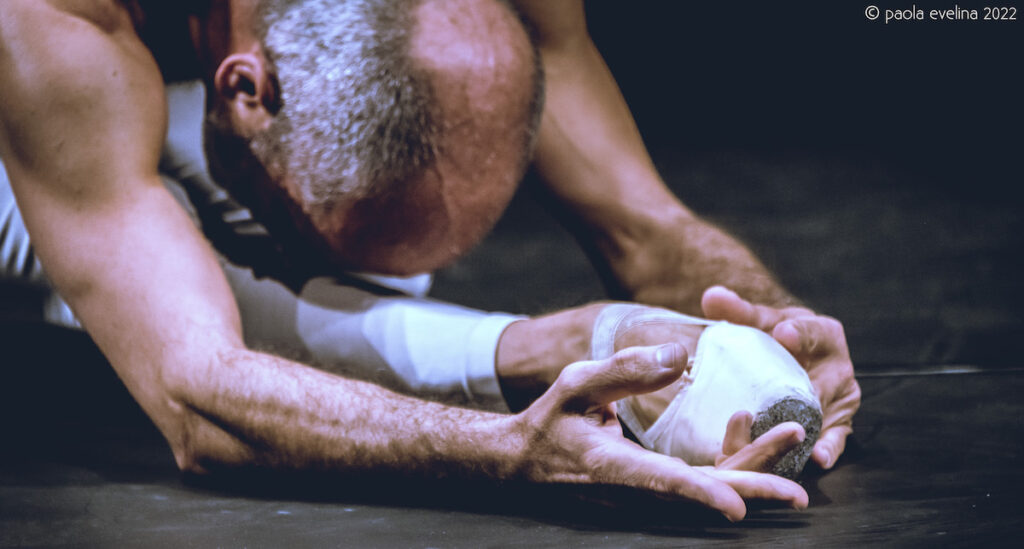Ett av de internationella gästspelen på festivalen är Amancio González i sitt eget solo ”The Still Dying Swan”