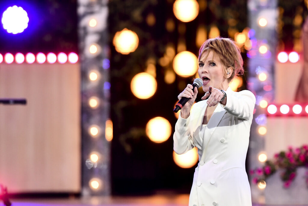 Anne-Lie Rydé stod på scenen i en rad olika sammanhang, från rock till Melodifestivalen och i krogshower. Här i 'Allsång på Skansen' 2020. Arkivbild.